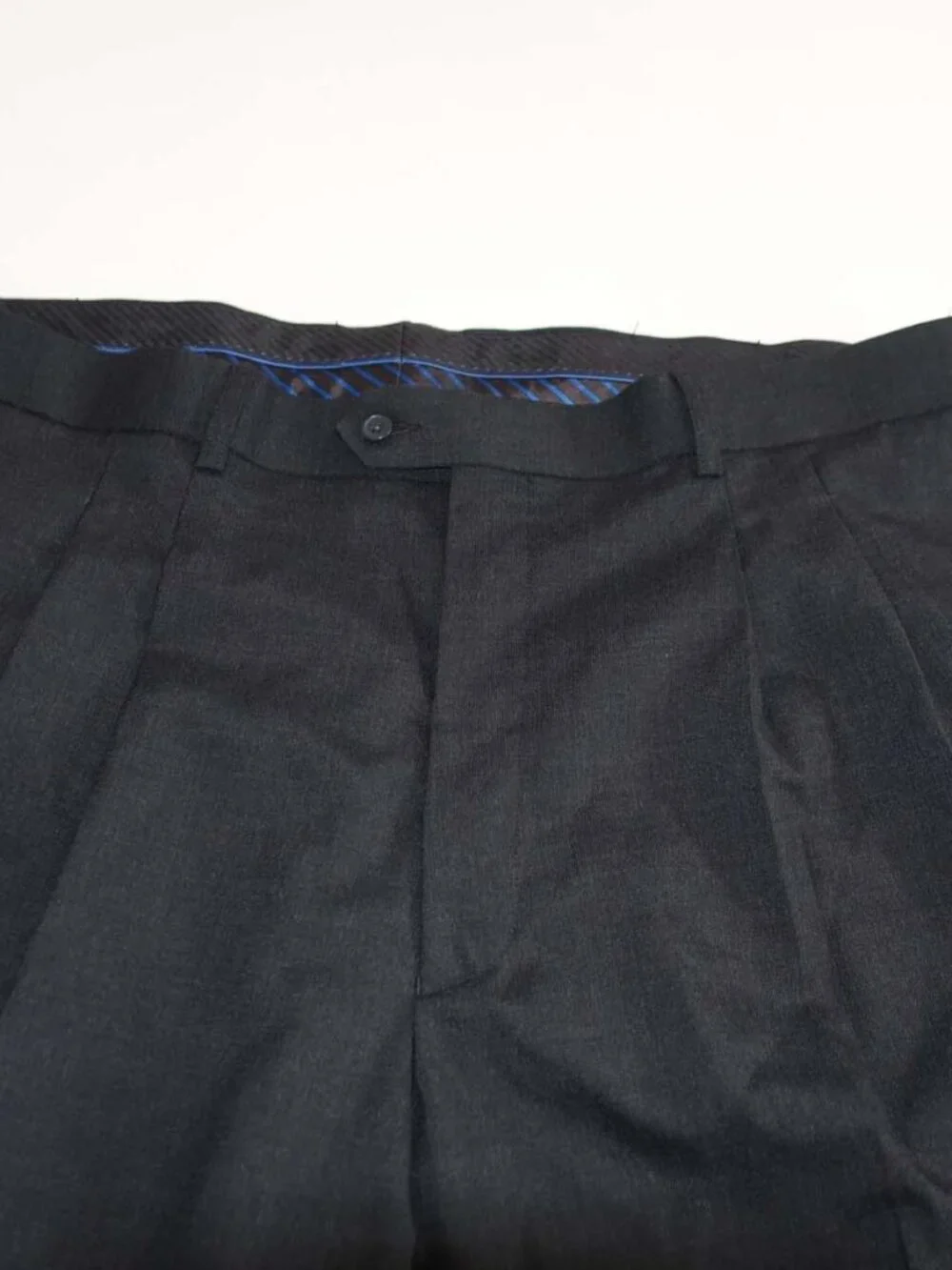 GS Men's 2 Button Suit Size 54 Regular 48 x 32 Charcoal Gray Wool Blend 54R